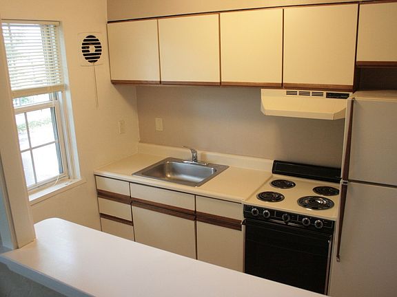 3rd image of 826 Ohio River Blvd #D05