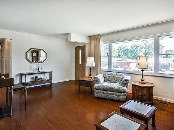 3rd image of 8937 Rusdon Ln