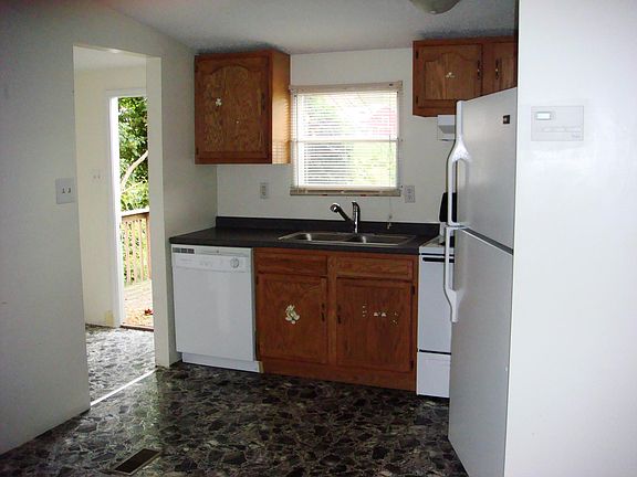 Eat-in kitchen