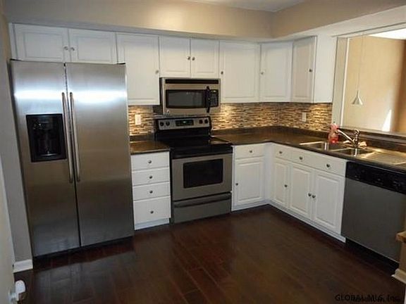 3rd image of 54 Grant Hill Ct