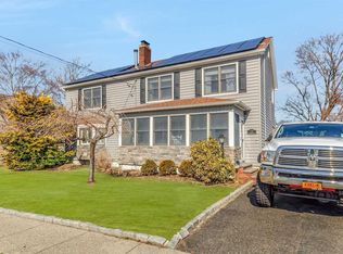 27 Brookside Ave, North Babylon, NY 11703