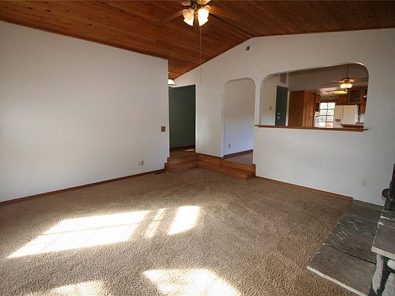 3rd image of 1190 Angelus Ave