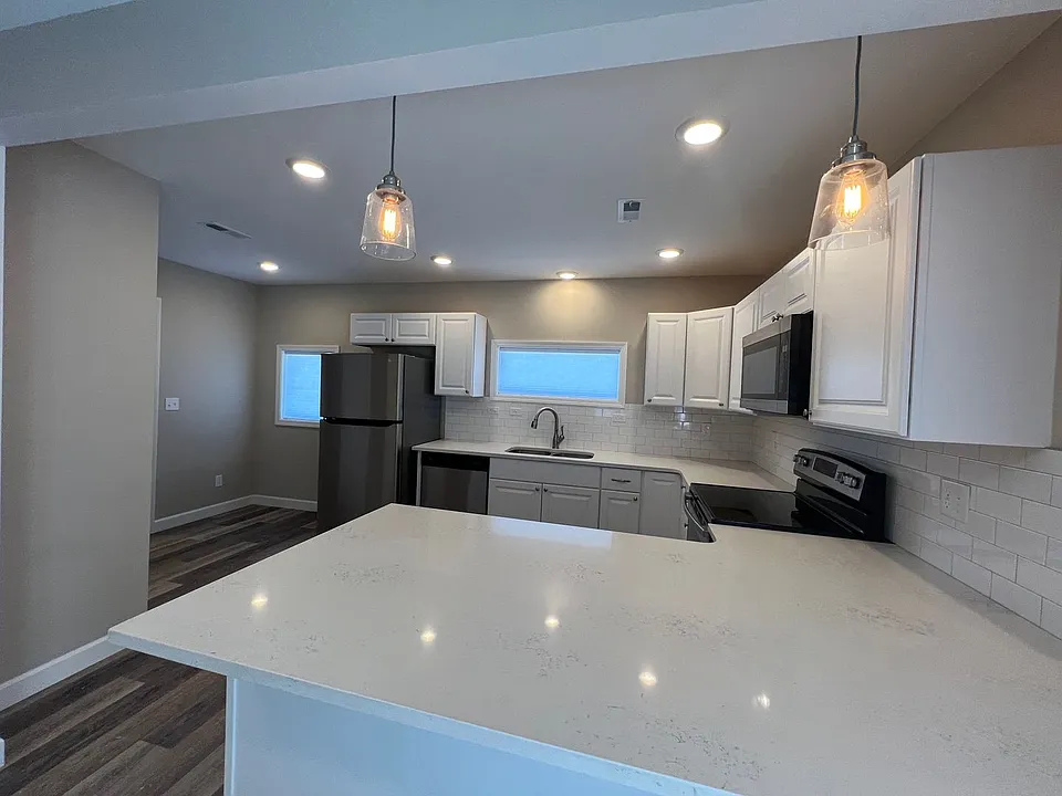 109 E Fremont Ave