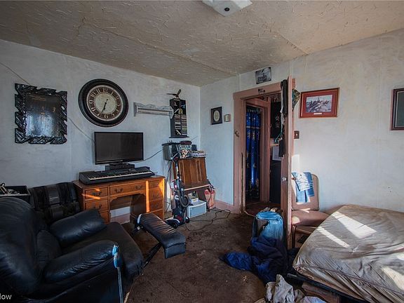 2nd image of 1530 Midland Ave