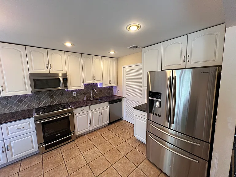 282 Plum Dr — Photo 16