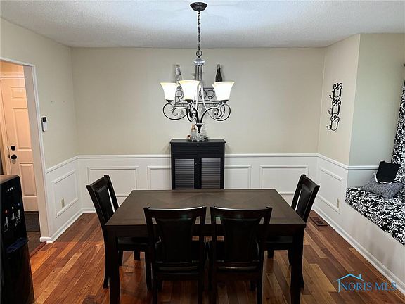 4th image of 130 Oak Meadows Dr