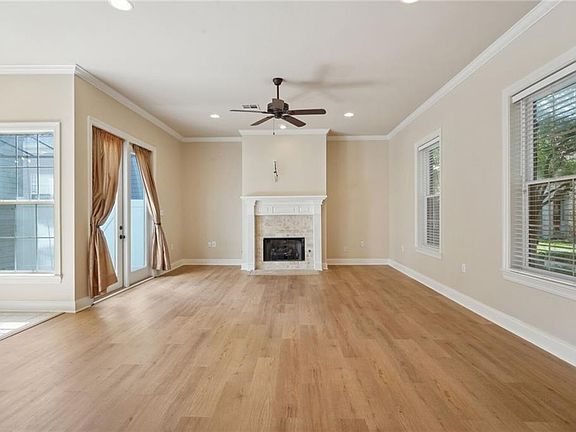 5th image of 126 W Esplanade Ave