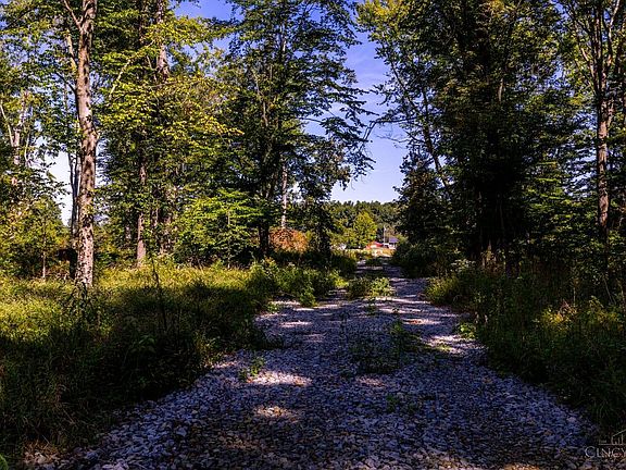 4th image of 2587 Moler Rd