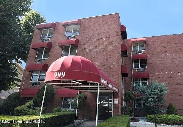 1st image of 999 Forest Ave APT 3C