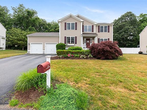 5th image of 104 Birchwood Dr