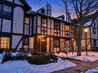 3806 Melville Ct, Mahwah, NJ 07430