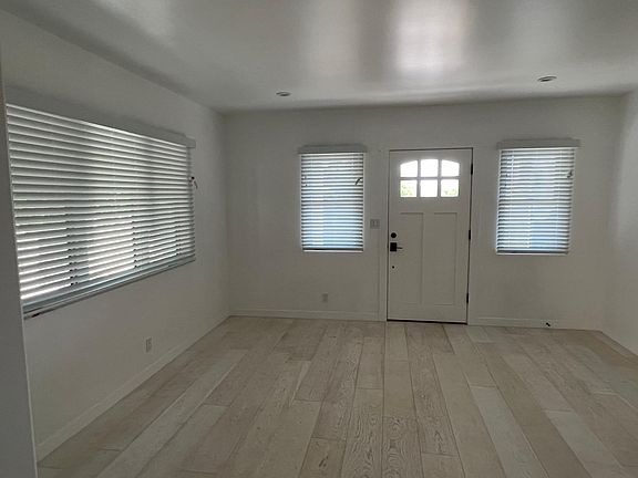4th image of 215 W Lime Ave