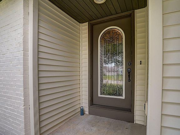 2nd image of 568 Spencer Dr