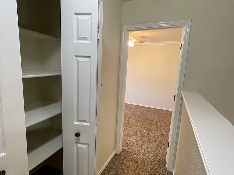 813 E Indianapolis St — Photo 28