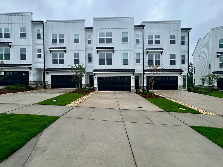 2132 Barrowcliffe Dr NW #1 — Photo 1