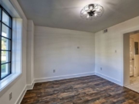 4th image of 1122 Wellman Ave #1