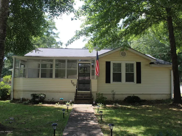 700 3rd Pl, Jasper, AL 35501