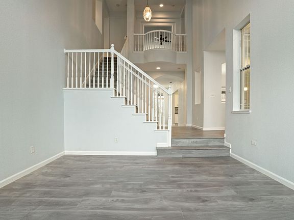 5th image of 5557 Dunlay Dr