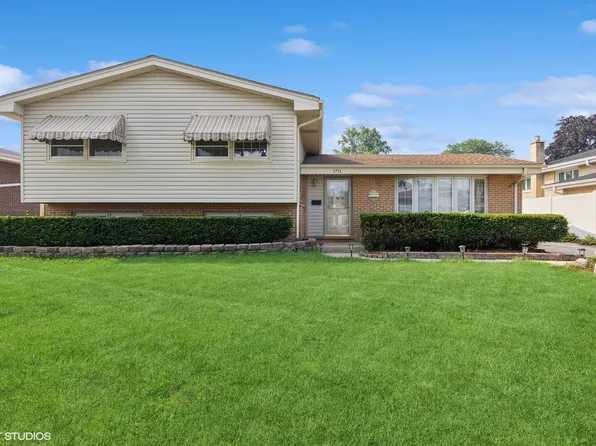 1711 W Woodland Ave, Addison, IL 60101