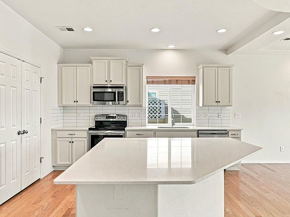 5th image of 3559 Maplewood Ln