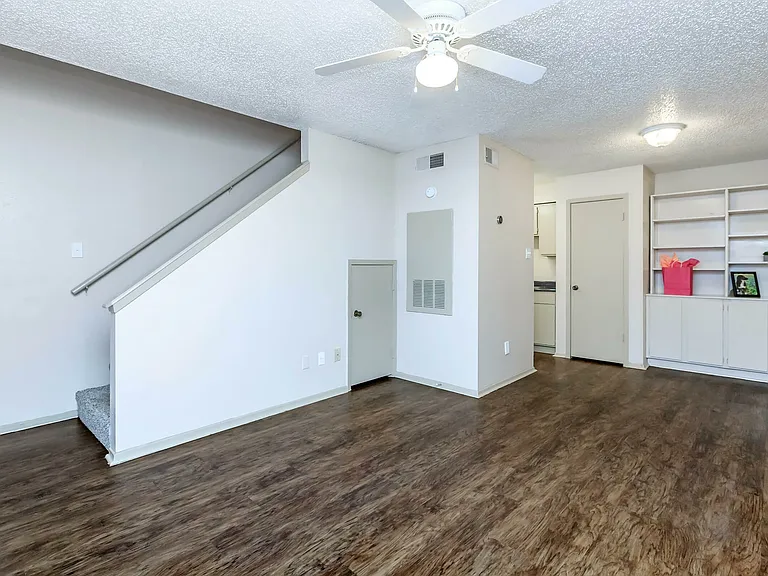 Wood Trail Apartments — Photo 4