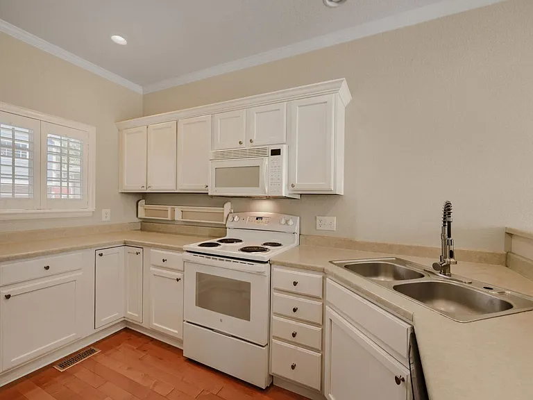 1490 Bergen Rock St — Photo 7