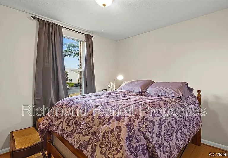 4968 Finnegan Ct — Photo 2