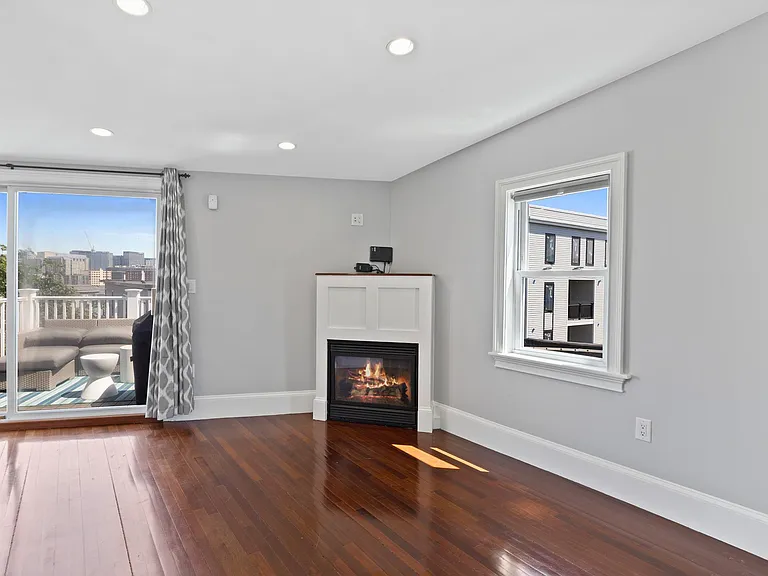 24 Emerson St #3 — Photo 4