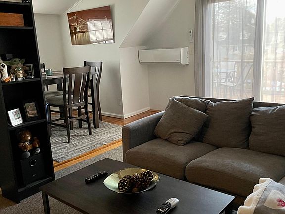 4th image of 36 Schiller Ave