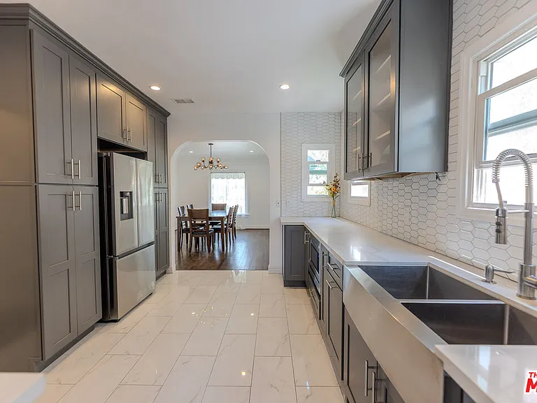 1067 S Sycamore Ave — Photo 18