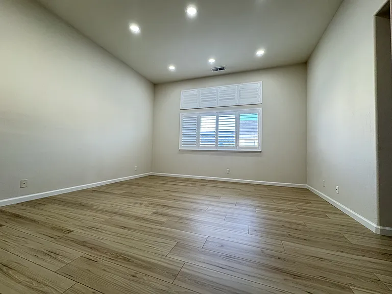 15680 Atlantus Ave — Photo 7
