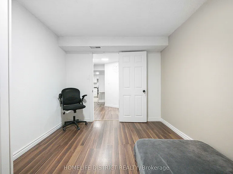 579 Sheppard Ave — Photo 19