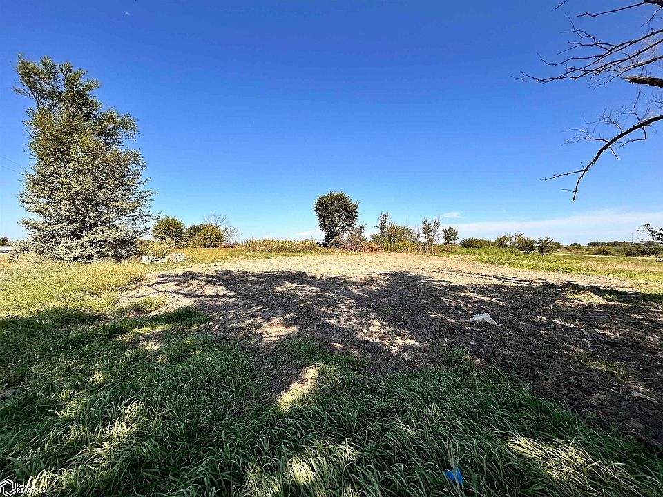 2nd image of 16042 Iowa Missouri St