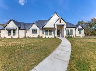 129 Lariat Ct, Azle, TX 76020