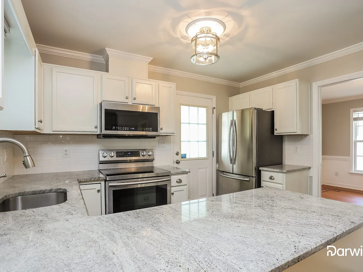 3 bed, 2.5 bath, 1549 sqft, $1,999 — Photo 3