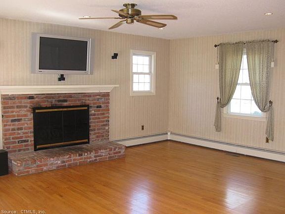 4th image of 100 Trailwood Dr