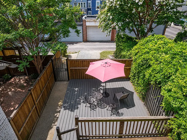 724 5th St NE #B — Photo 3