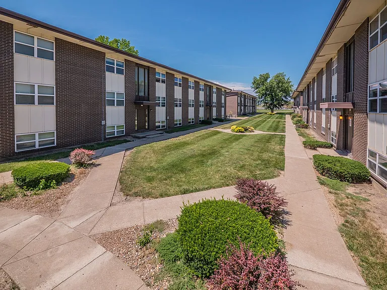 Campus View Apartments — Photo 27