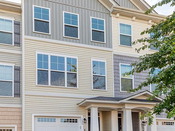 3rd image of 1575 Renate Dr