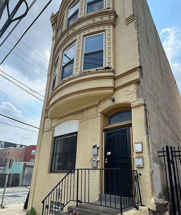 1st image of 1508 W Oxford St APT 3