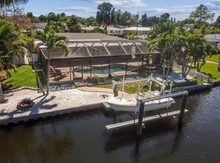 9471 Treasure Ln NE, Saint Petersburg, FL 33702