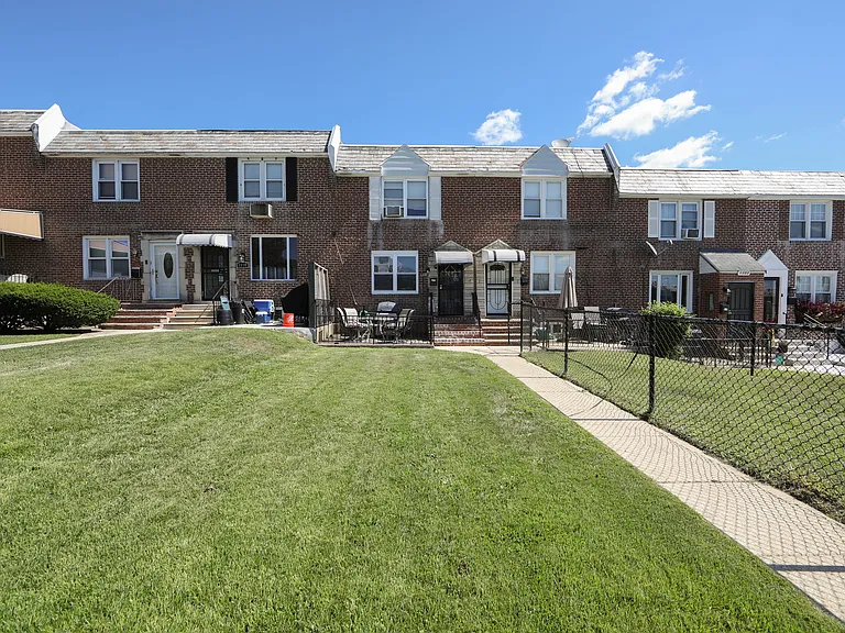 1357 Westbury Dr — Photo 1