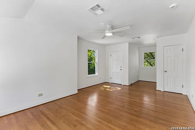 120 Lamont Ave — Photo 46