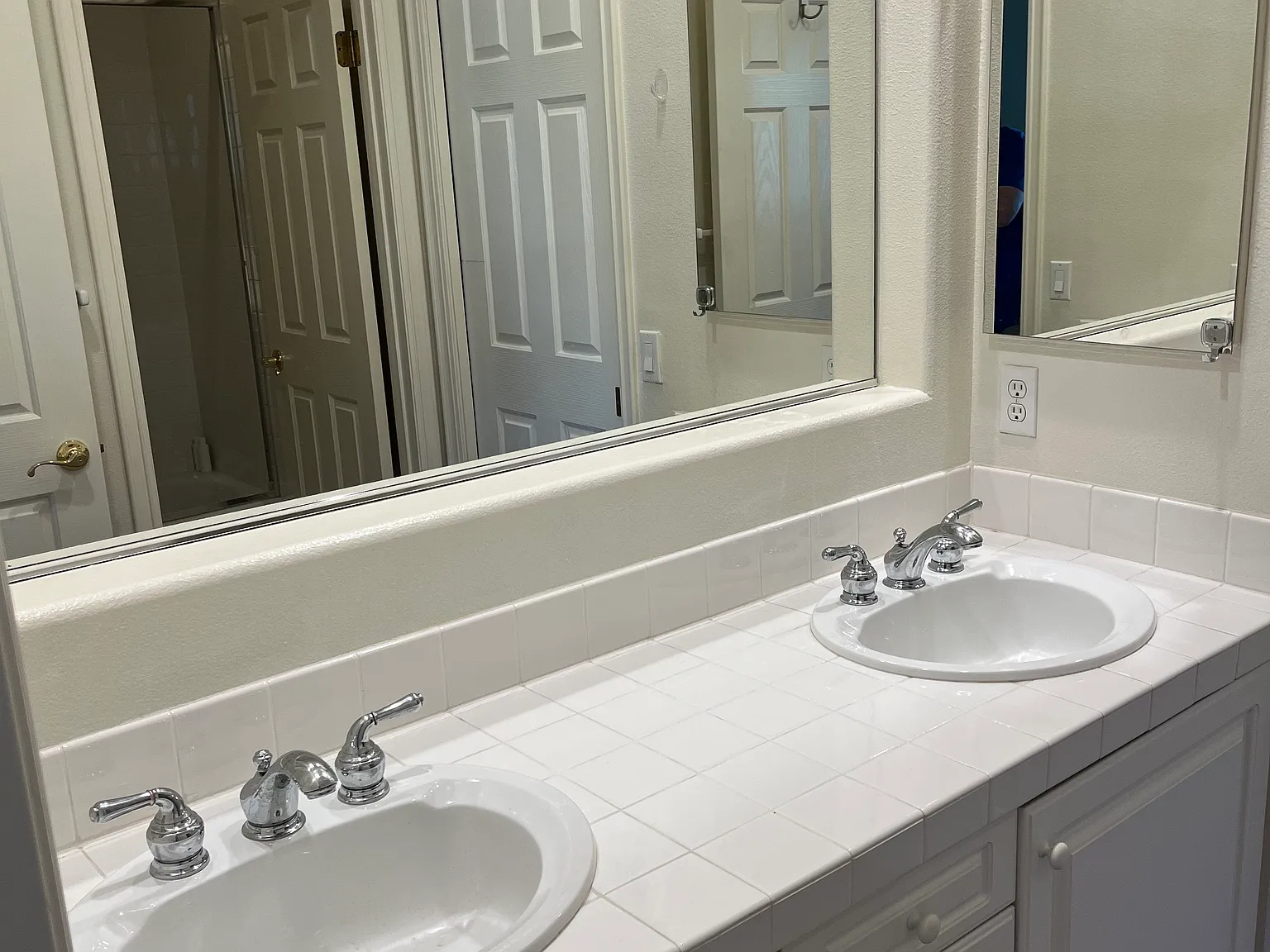 5 bed, 4.5 bath, 4000 sqft, $1,500 — Photo 2