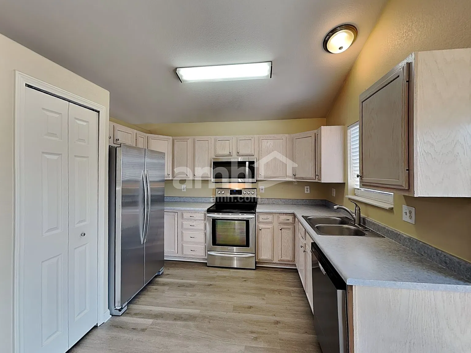 4 bed, 3.0 bath, 1767 sqft, $2,490 — Photo 3