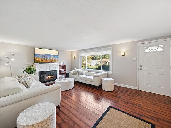 2nd image of 1127 Evans Ave