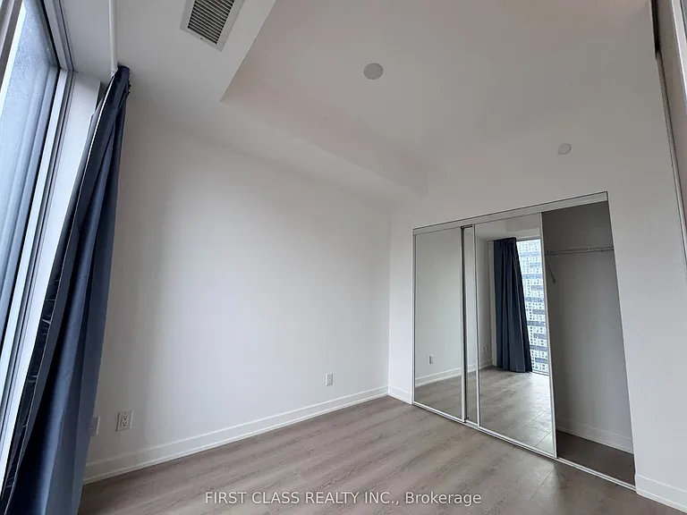 100 Queen St E #3502 — Photo 9