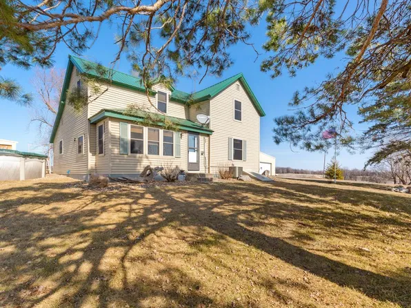 2241 Becker Trl, Faribault, MN 55021