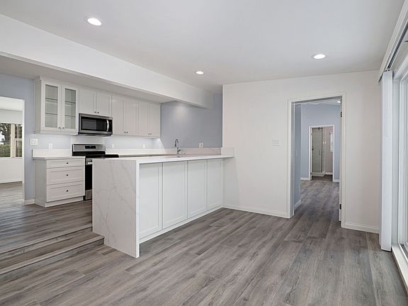 3rd image of 4676 Moraga Ave