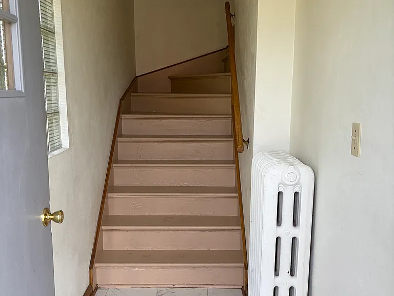 317 E 8th St — Photo 13